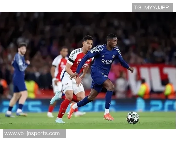 登贝莱伤情未愈仍坚持参加巴黎训练展现斗志