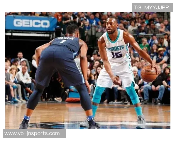 小乔丹季前赛无球队签约训练之余担任孩子私人司机的生活分享